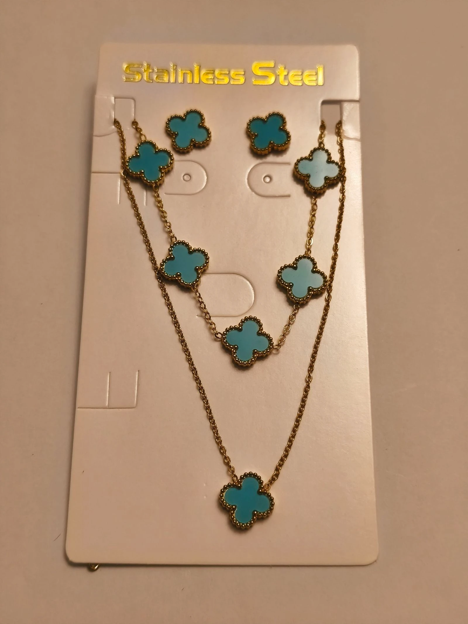 Set de gargantilla pulsera y pendientes de trebol color turquesa